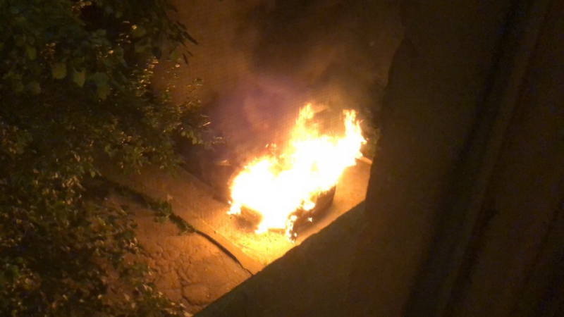 У саратовского блогера сожгли автомобиль после опубликования видео с дорожными разборками