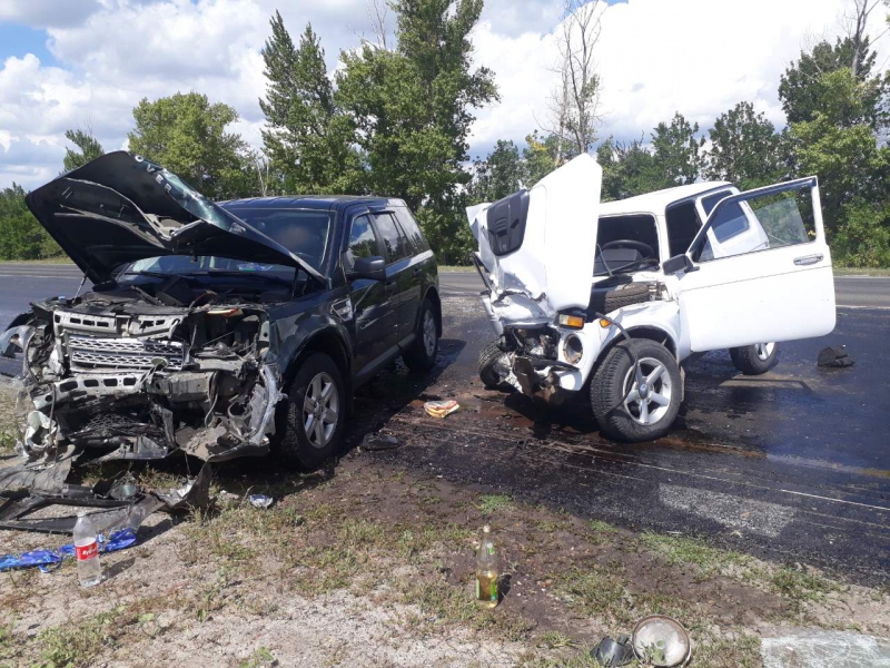 В столкновении «Нивы» и «Лэнд Ровера» под Балашовом пострадали 4 детей и 2 взрослых