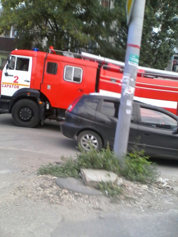 Пожарные тушили заброшенный коттедж в Пугачевском поселке