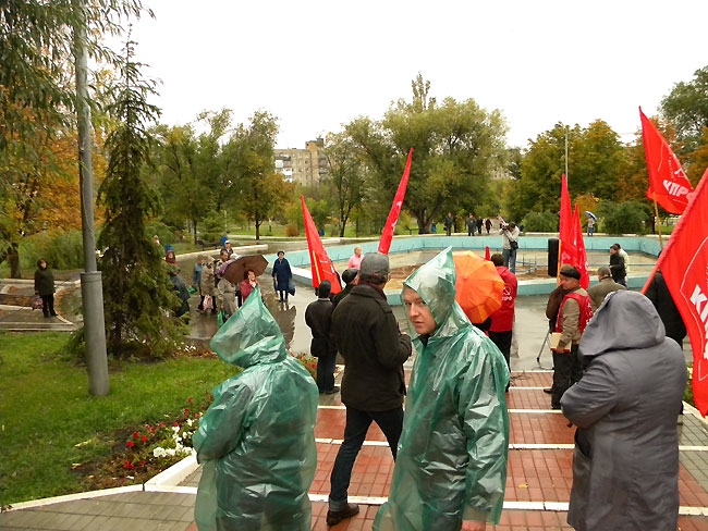 Коммунисты провели митинг в сквере Победы