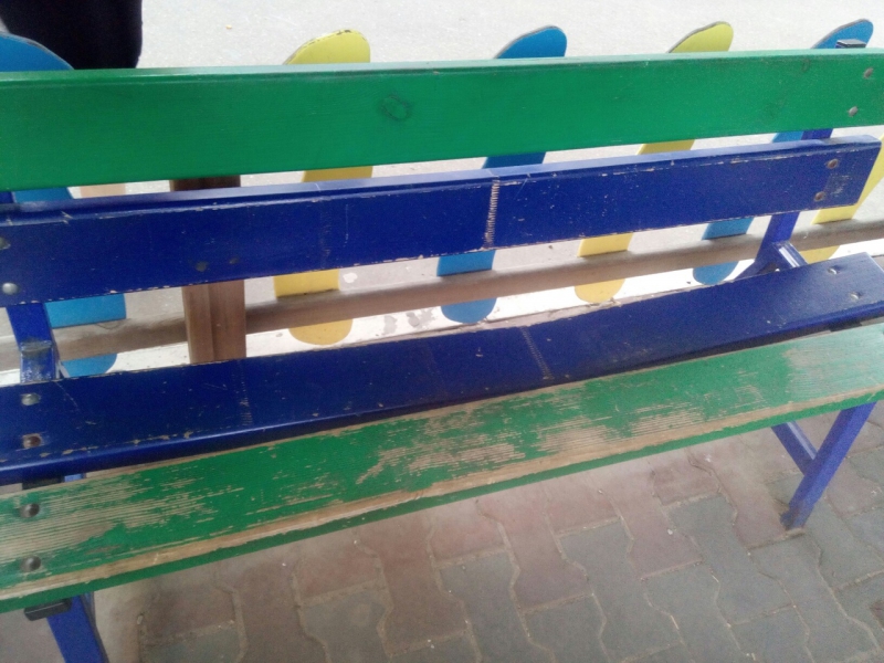 Жители Бульвара Роз конфликтуют из-за детской площадки и портят ее