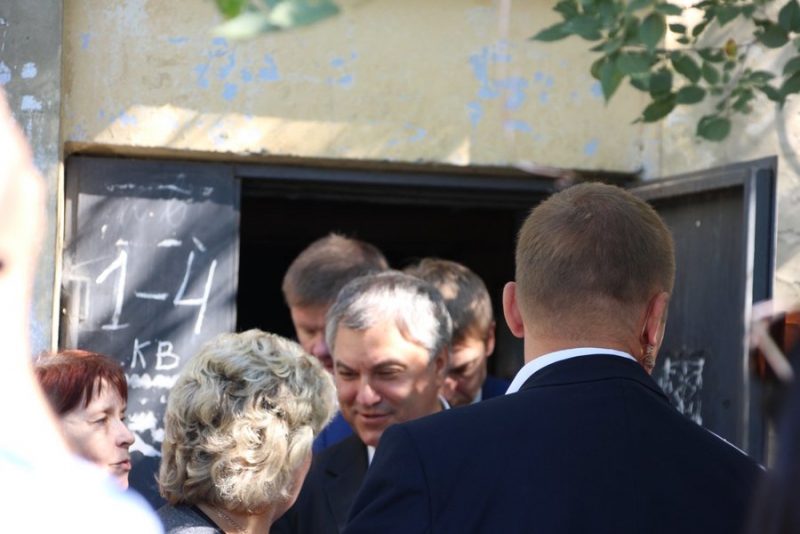 Володин предложил расселить еще один аварийный дом в Елшанке