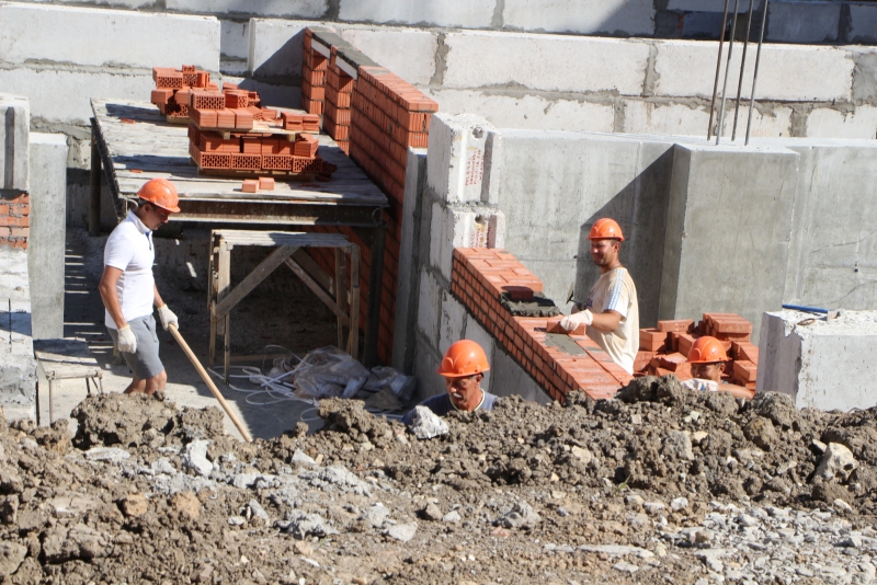Председатель Госдумы остался недоволен темпами строительства школы в Солнечном-2