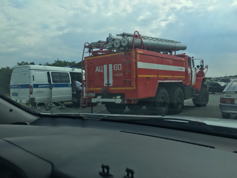 В массовой аварии под Саратовом погиб человек, еще 6 пострадали
