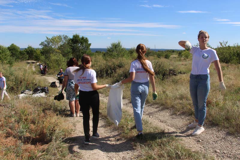 Саратовский филиал АО «Управление отходами» провел генеральную уборку Хвалынска