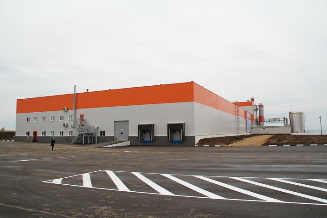 Валерий Радаев поприветствовал производство кровельной черепицы