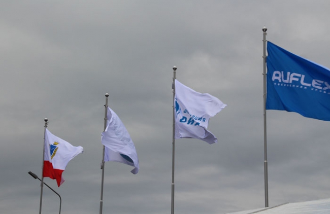 Валерий Радаев поприветствовал производство кровельной черепицы