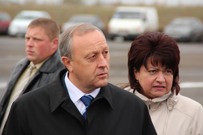 Валерий Радаев поприветствовал производство кровельной черепицы