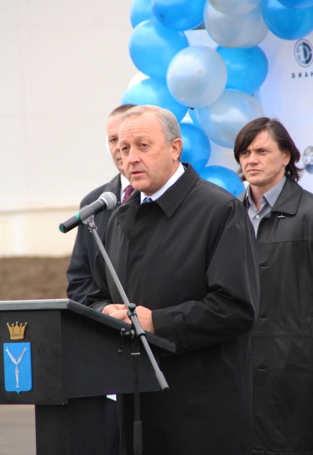 Валерий Радаев поприветствовал производство кровельной черепицы