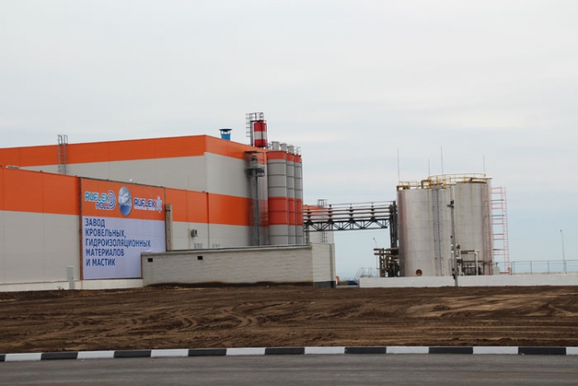 Валерий Радаев поприветствовал производство кровельной черепицы