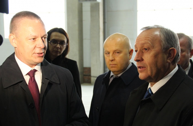 Валерий Радаев поприветствовал производство кровельной черепицы