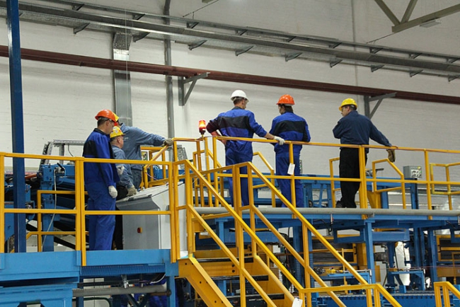 Валерий Радаев поприветствовал производство кровельной черепицы