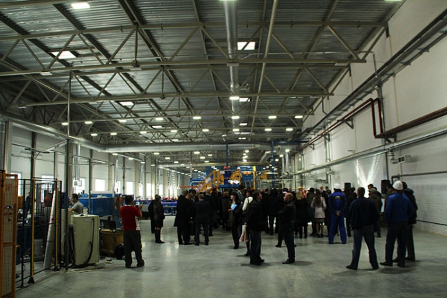 Валерий Радаев поприветствовал производство кровельной черепицы