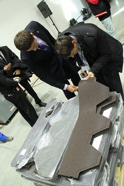 Валерий Радаев поприветствовал производство кровельной черепицы