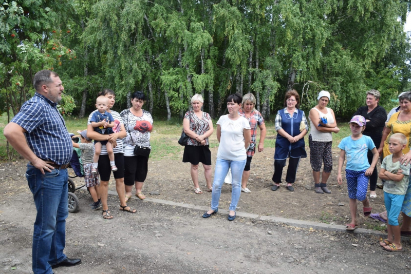 В петровском селе спасли от закрытия школу и детский сад