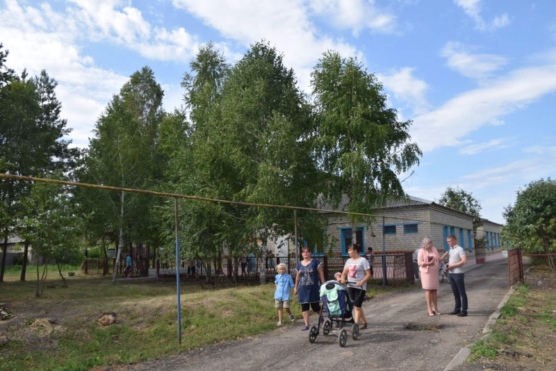 В петровском селе спасли от закрытия школу и детский сад