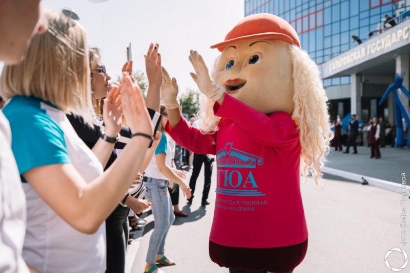 Более 5 000 первокурсников встретили День знаний в СГЮА