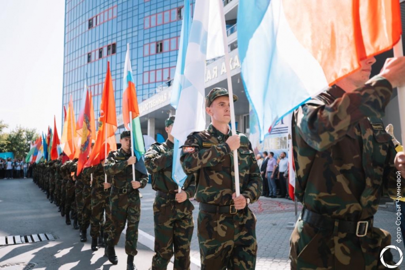 Более 5 000 первокурсников встретили День знаний в СГЮА