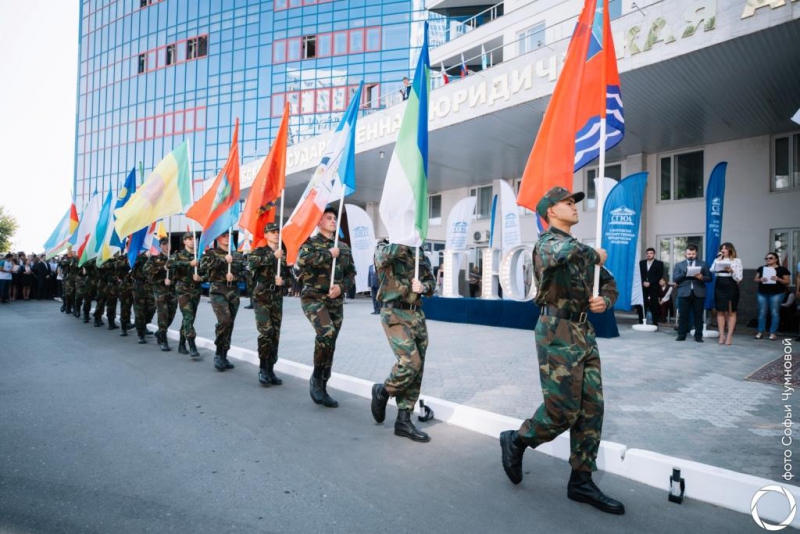 Более 5 000 первокурсников встретили День знаний в СГЮА