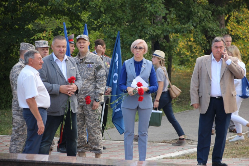 В Саратове на митинге против терроризма почтили память погибших