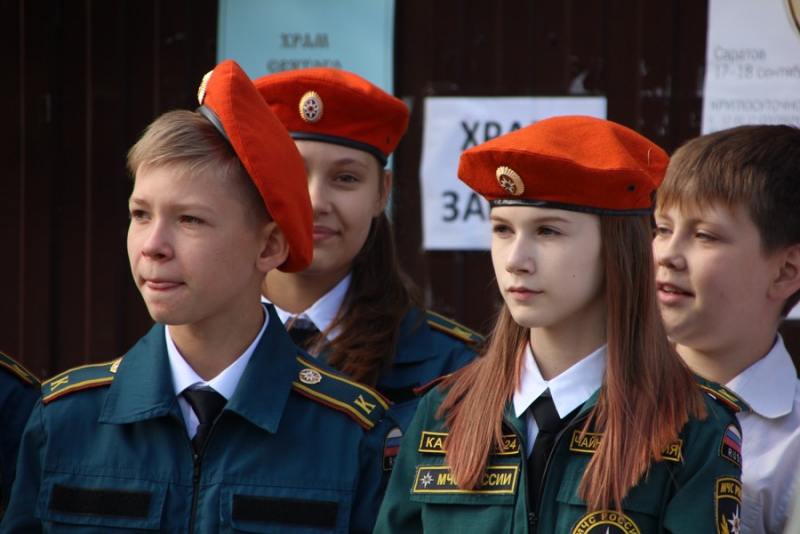В Саратове на митинге против терроризма почтили память погибших