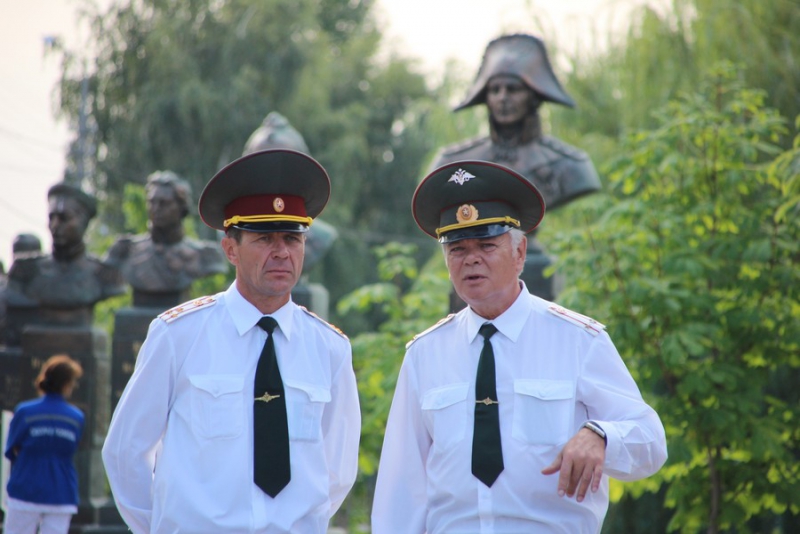 В Саратове на митинге против терроризма почтили память погибших