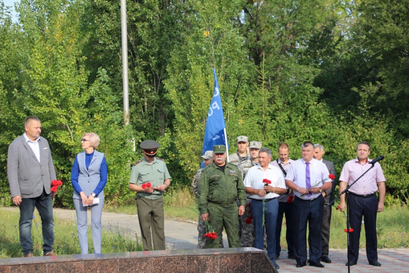 В Саратове на митинге против терроризма почтили память погибших