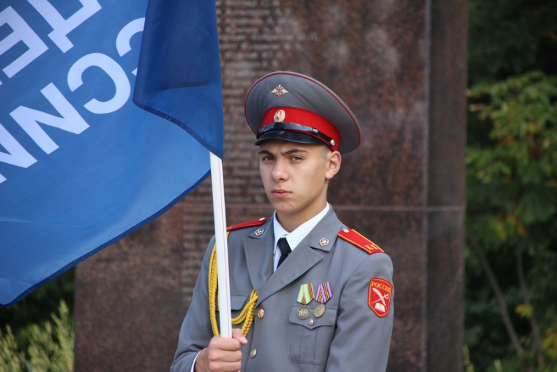 В Саратове на митинге против терроризма почтили память погибших