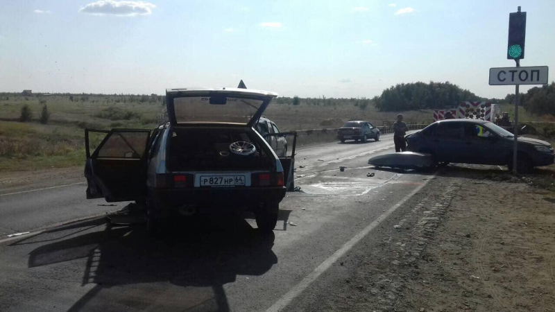 Устроивший массовую аварию под Саратовом автолюбитель скончался в больнице