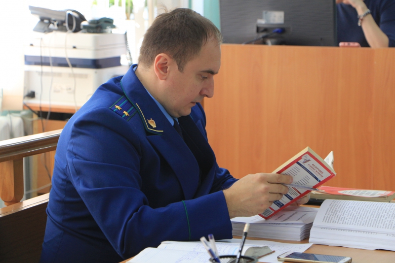 Защитник начальника собственной безопасности ГУ МВД заявил отвод судье