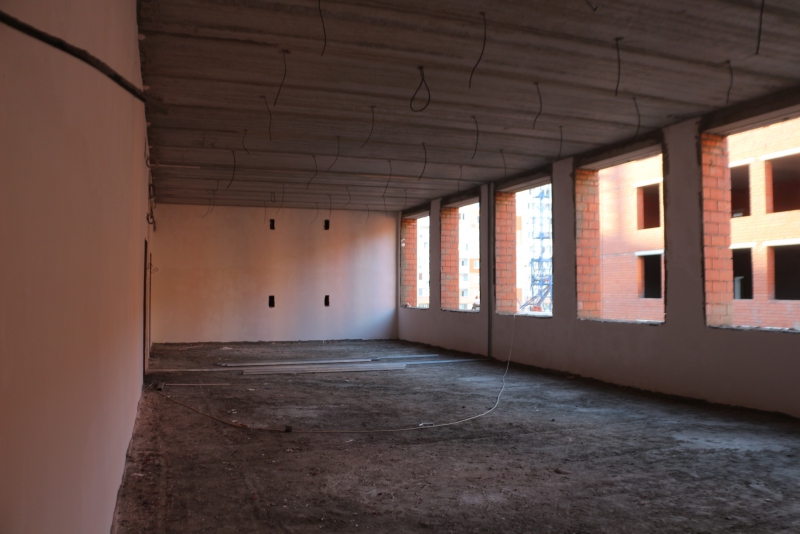 Саратовским чиновникам поручили поднимать «шум до небес» из-за отставаний на школе в Солнечном-2