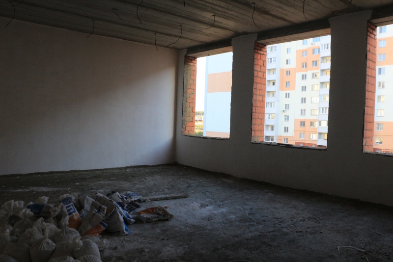 Саратовским чиновникам поручили поднимать «шум до небес» из-за отставаний на школе в Солнечном-2