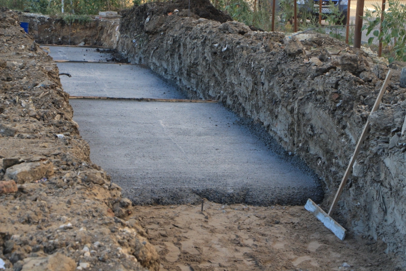 Саратовским чиновникам поручили поднимать «шум до небес» из-за отставаний на школе в Солнечном-2