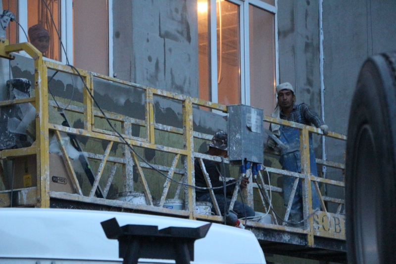 Радаев с крыши пристройки лицея: «Денег на продление удовольствия нет»