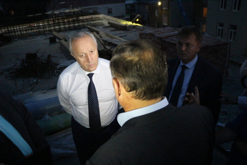 Радаев с крыши пристройки лицея: «Денег на продление удовольствия нет»