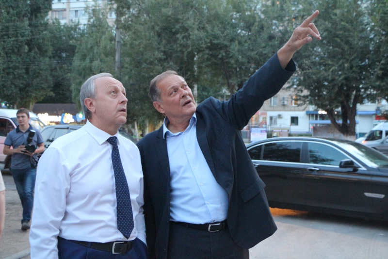 Радаев с крыши пристройки лицея: «Денег на продление удовольствия нет»