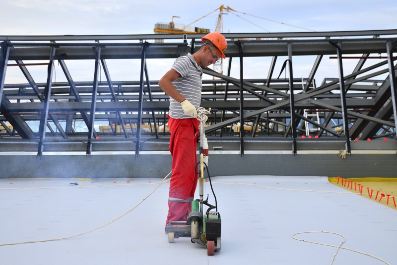 В Сабуровке приступили к монтажу фасада пассажирского терминала