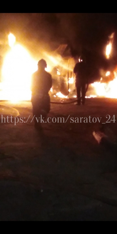 Возле сквера Победы сгорел грузовик. Владелец заявил о поджоге