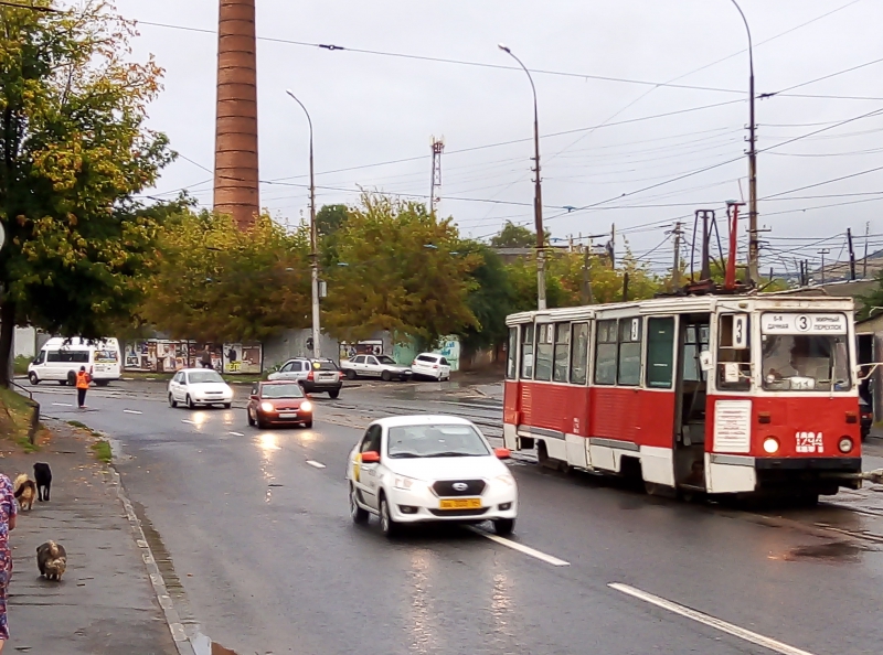 На Танкистов встали трамваи из-за обрыва проводов