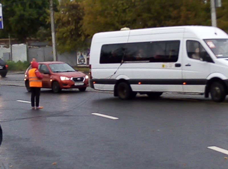 На Танкистов встали трамваи из-за обрыва проводов