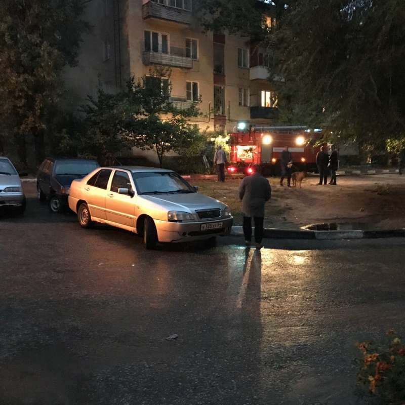 На Заречной в подвале четырехэтажки загорелся мусор