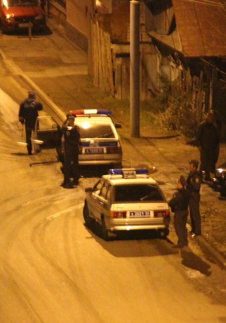 Двое бойцов ОМОНа ранены при нападении на полицейский автобус