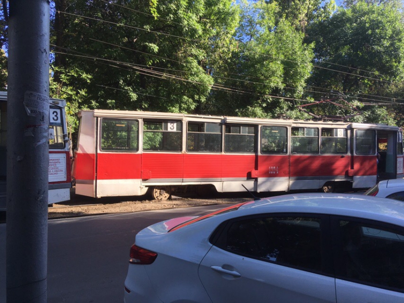 В Саратове из-за схода вагона встали трамваи двух маршрутов