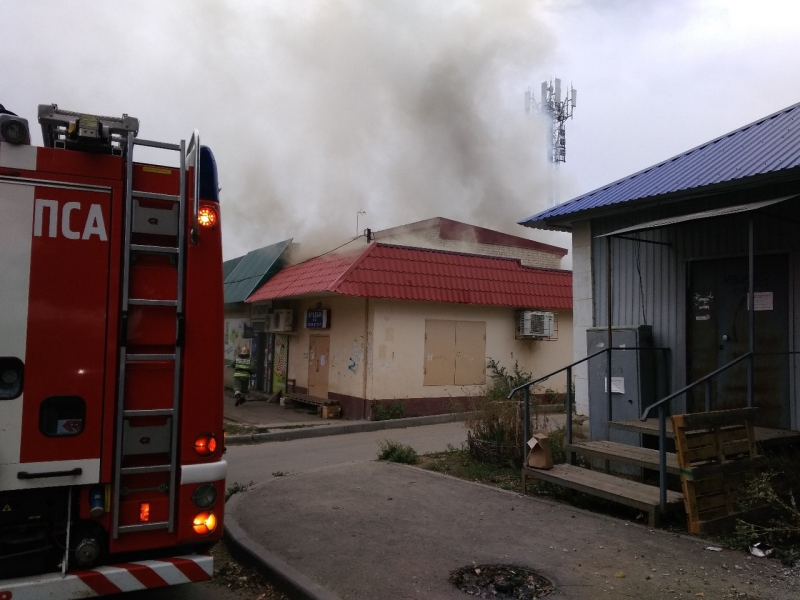 В Волжском районе пожарные 3 часа тушили цех по выращиванию грибов