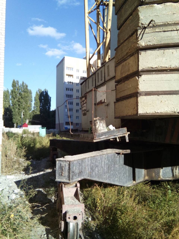 В Заводском районе приставы опечатали опасный башенный кран
