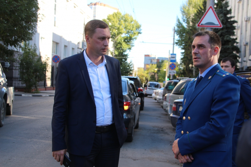 И.о. прокурора Саратова заметил улучшения в вывозе мусора из Волжского района