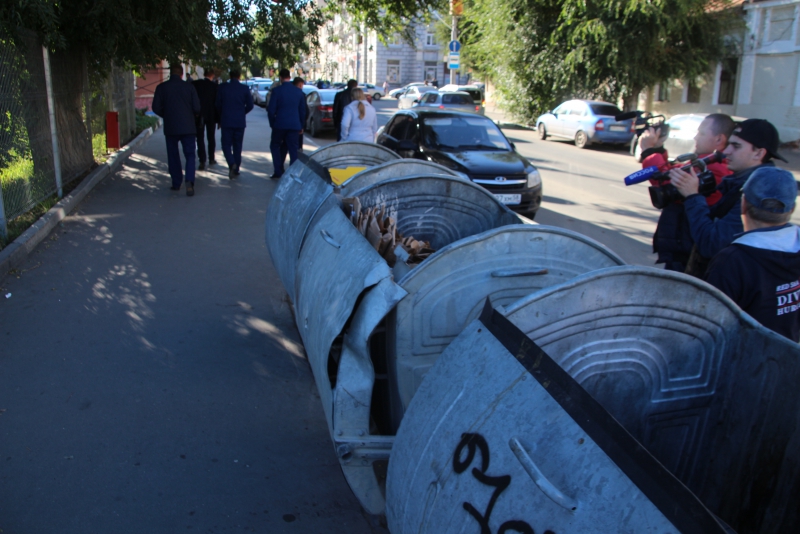 И.о. прокурора Саратова заметил улучшения в вывозе мусора из Волжского района