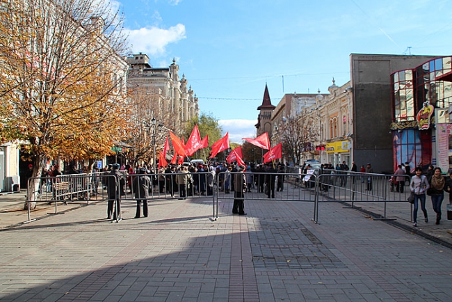 На митинге КПРФ в Саратове заявили о «встающем Сталине»