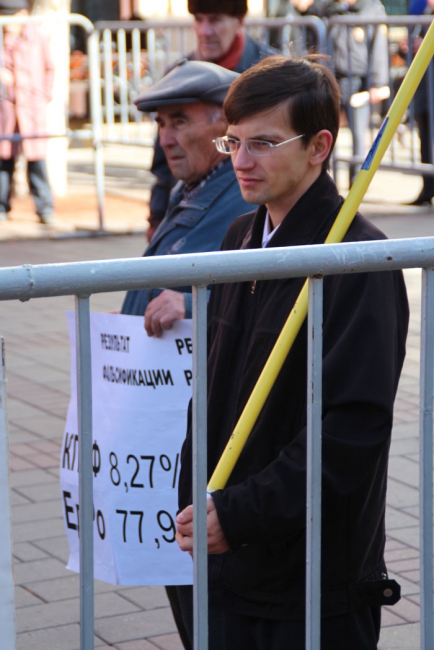 На митинге КПРФ в Саратове заявили о «встающем Сталине»