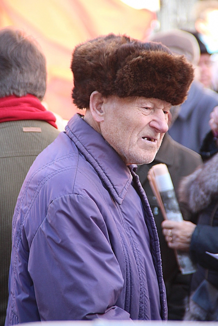 На митинге КПРФ в Саратове заявили о «встающем Сталине»